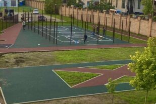 Монтаж покрытия из резиновой крошки и клея RIBERG RK 2